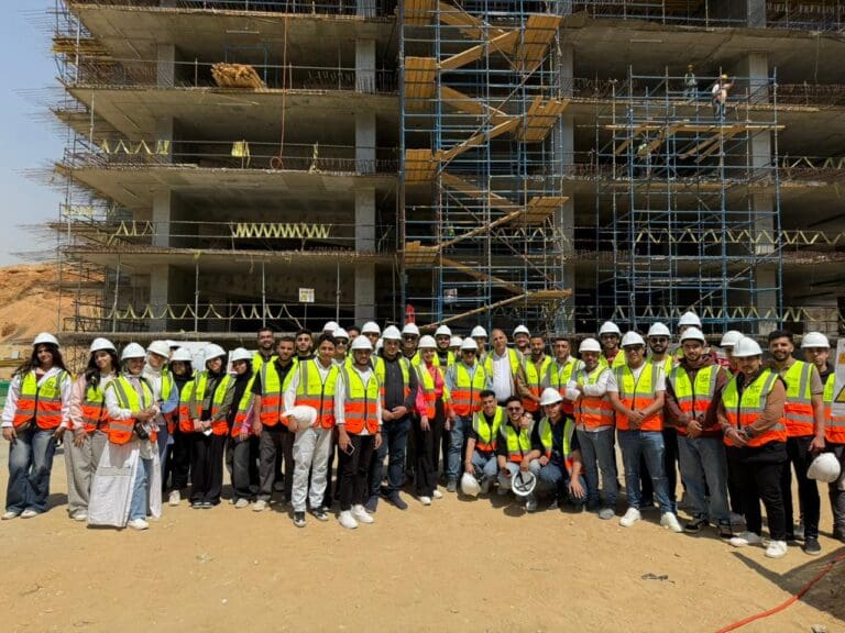 طلاب هندسة جامعة المنصورة الجديدة يتعرفون على ناطحات سحاب العاصمة الإدارية 2 IMG 20250509 WA0008 الجامعات الدولية طلاب هندسة جامعة المنصورة الجديدة يتعرفون على ناطحات سحاب العاصمة الإدارية موقع في الجامعة