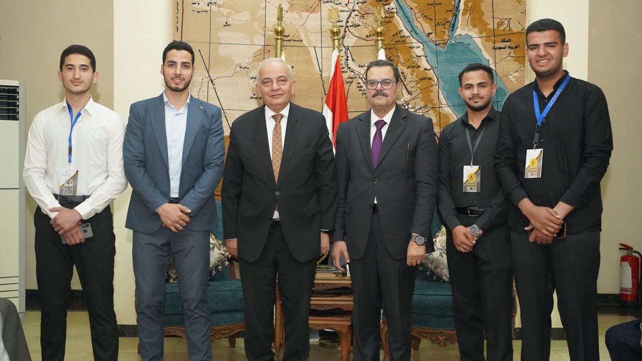 IMG 20250510 WA0025 جامعة الريادة جامعة الريادة تشارك بفاعلية في الملتقى الحواري لبناء الوعي لطلاب الجامعات موقع في الجامعة