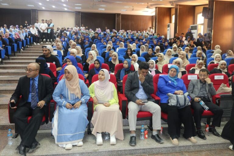 جامعة أسوان تطلق ملتقى شباب الباحثين الأول تحت شعار "نحو جيل واعٍ ومسلّح بالعلم لخدمة المجتمع 3 جامعة أسوان