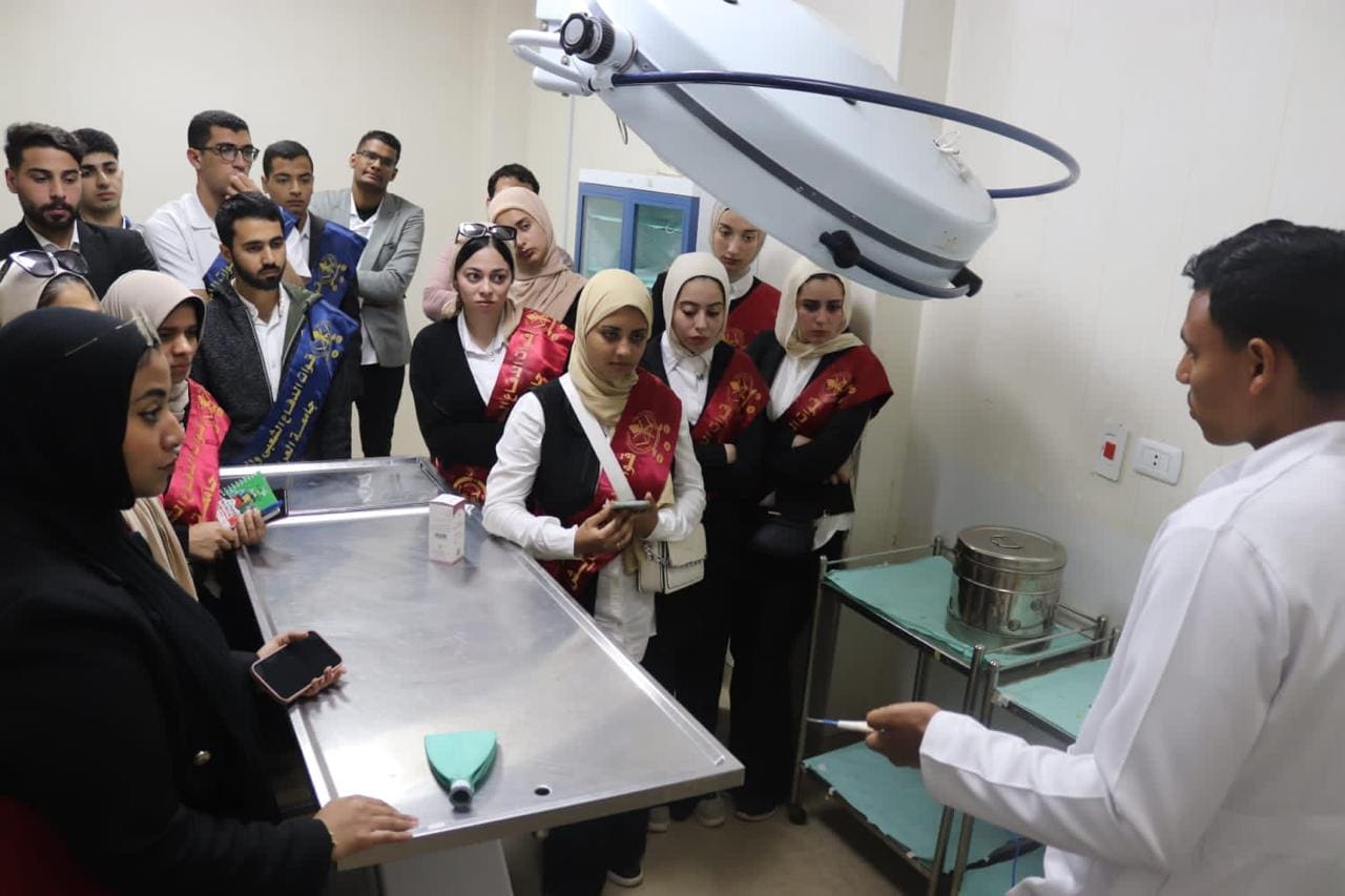 IMG 20250511 WA0103 جامعة المنيا جامعة العريش تُنظم زيارة علمية لطلاب كلية الطب البيطري إلى مستشفى الطب البيطري للقوات المسلحة موقع في الجامعة