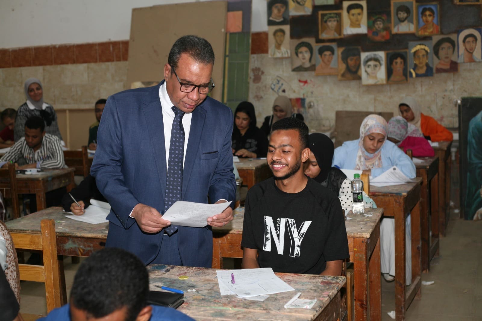 IMG 20250512 WA0019 جامعة القاهرة نائب رئيس جامعة جنوب الوادي يتابع انتظام امتحانات الفصل الدراسي الثاني  موقع في الجامعة