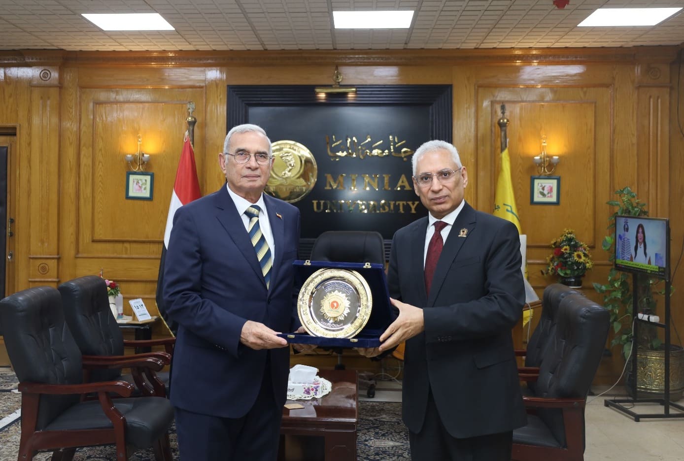 IMG 20250513 WA0023 المنيا رئيس جامعة المنيا يستقبل لجنة المشاركة السياسية بالمجلس القومي للمرأة لرفع وعي الشباب موقع في الجامعة