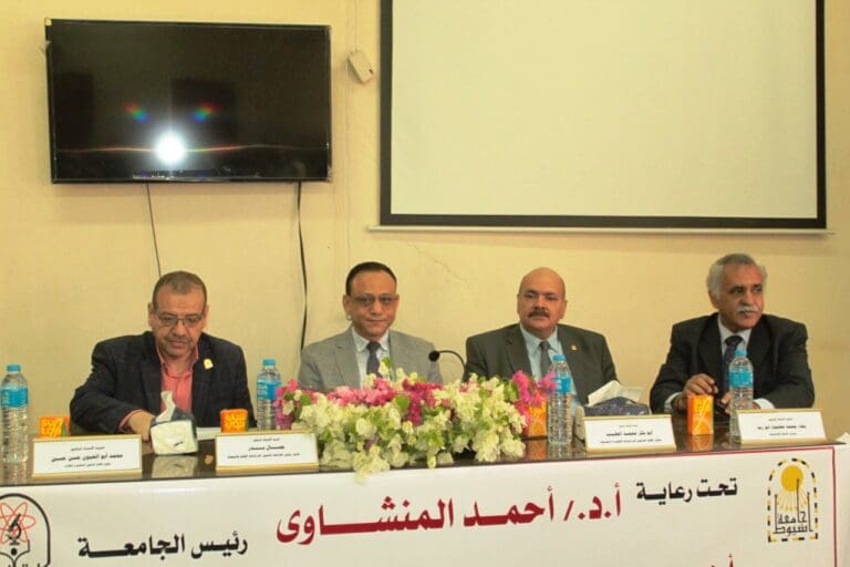 جامعة أسيوط تطلق ورشة عمل حول "الأمان المعملي Laboratory Safety" 14 IMG 20250513 WA0033 الزقازيق جامعة أسيوط تطلق ورشة عمل حول "الأمان المعملي Laboratory Safety" موقع في الجامعة