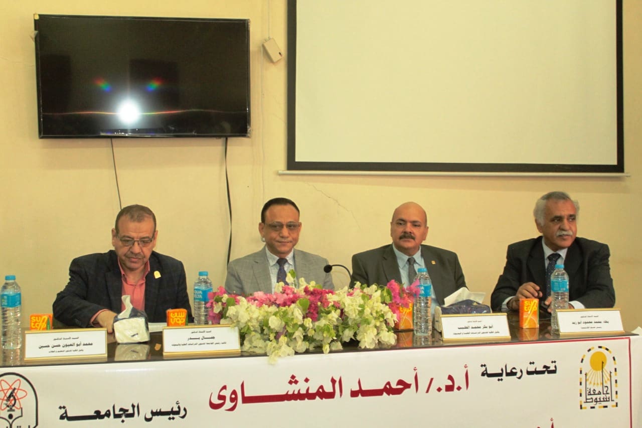 IMG 20250513 WA0033 أسيوط جامعة أسيوط تطلق ورشة عمل حول "الأمان المعملي Laboratory Safety" موقع في الجامعة