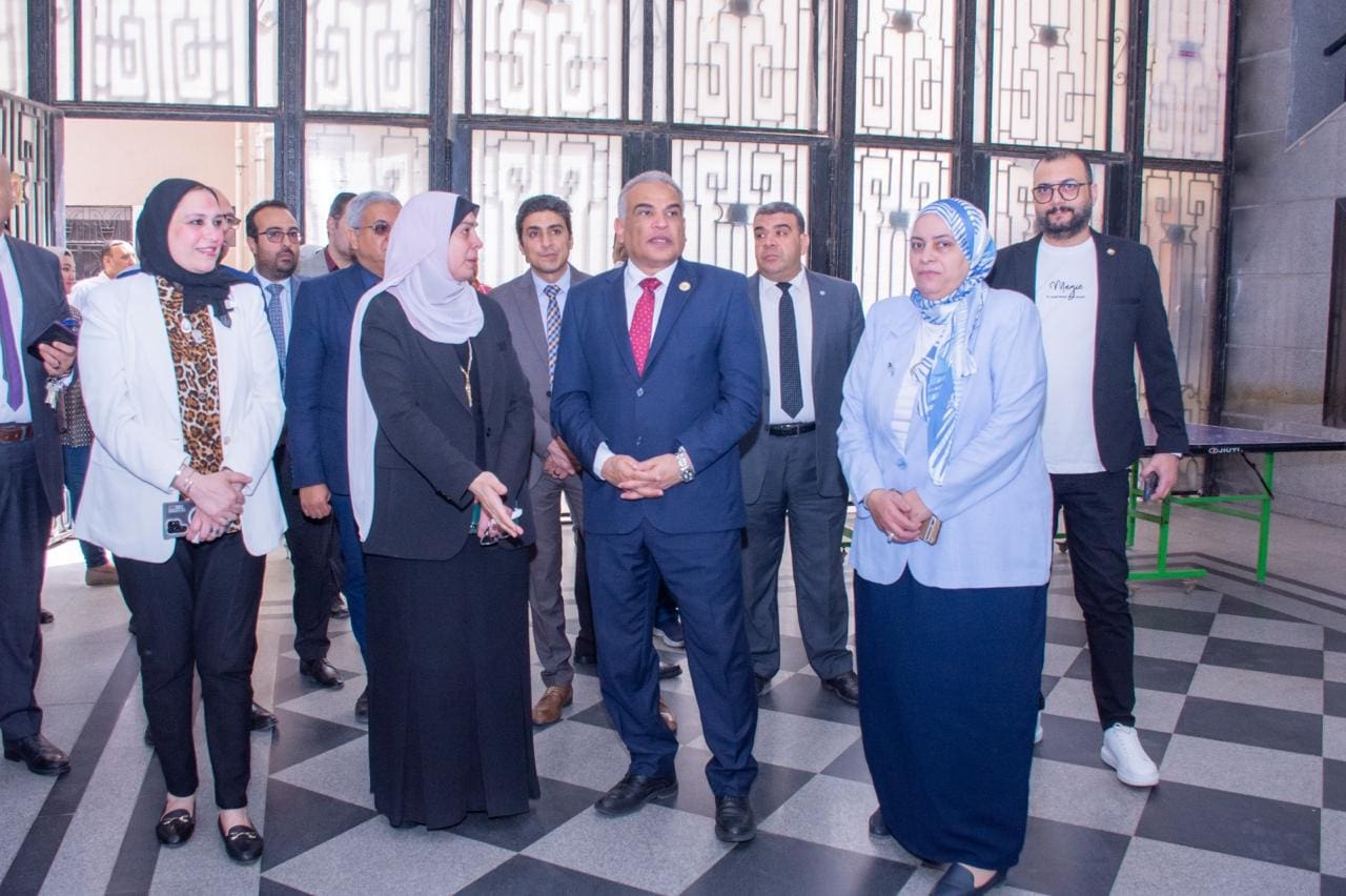 IMG 20250513 WA0169 المنصورة الأهلية رئيس جامعة طنطا يفتتح أعمال تطوير كلية الصيدلة موقع في الجامعة
