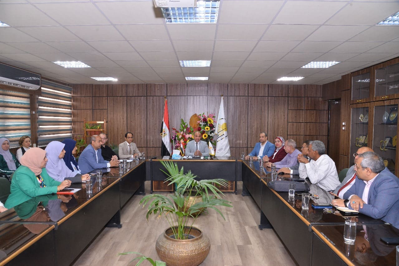 IMG 20250514 WA0052 جامعة أسيوط جامعة أسيوط تستعد لإطلاق مسابقة "أفضل كلية صديقة للبيئة" لعام 2024/2025 موقع في الجامعة