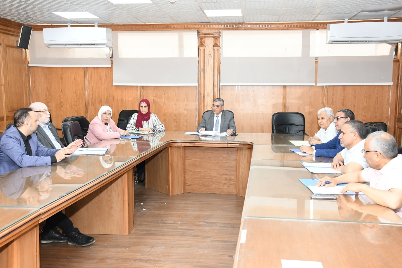 اللجنة العليا للجوائز والمنح البحثية بجامعة قناة السويس