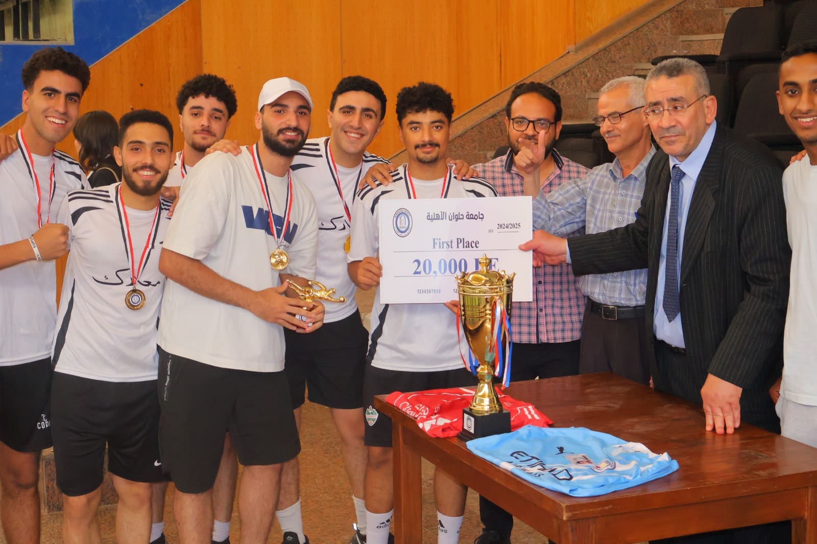 IMG 20250515 WA0086 حلوان الأهلية الجائزة 20 ألف جنيه.. "فريق معارك" يتوج ببطولة دوري جامعة حلوان الأهلية موقع في الجامعة