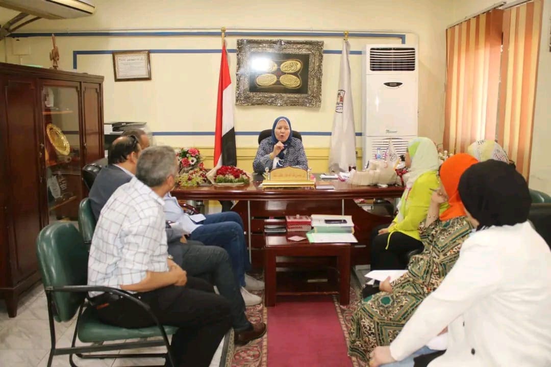IMG 20250515 WA0096 1 بني سويف وكيل تعليم بني سويف تبحث آليات التقديم لرياض الأطفال بالمدارس الخاصة موقع في الجامعة