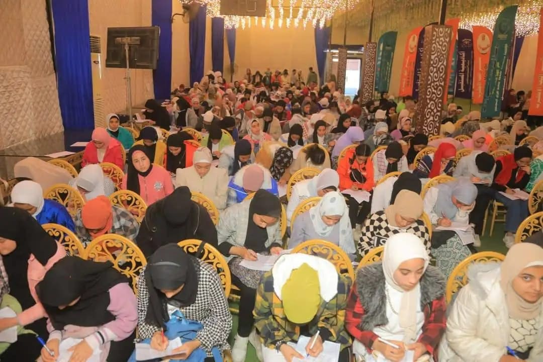 IMG 20250517 WA0055 الأسرة تعليم المنيا يواصل دعمه لطلاب الثانوية العامة بمراجعات مجانية وإقبال كثيف من الطلاب موقع في الجامعة