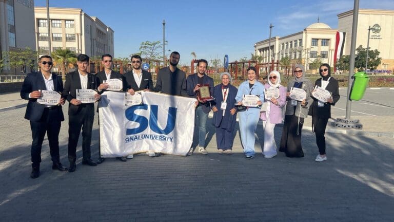 طلاب صيدلة جامعة سيناء يشاركون في مؤتمر علمي بجامعة الإسماعيلية الأهلية 20 IMG 20250518 WA0041 1 نائب طلاب صيدلة جامعة سيناء يشاركون في مؤتمر علمي بجامعة الإسماعيلية الأهلية موقع في الجامعة