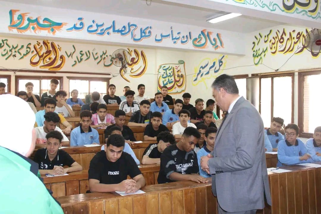 ضمانة لتكافؤ الفرص.. وكيل تعليم الجيزة يتابع انتظام الامتحانات وانضباط الكنترولات 1 وكيل تعليم الجيزة يتابع من الميدان انتظام الامتحانات وانضباط الكنترولات ضمانة لتكافؤ الفرص