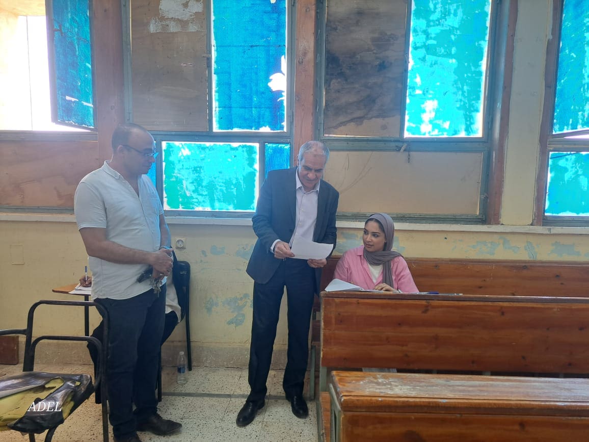 IMG 20250520 WA0053 رئيس جامعة أسوان يتفقد امتحانات الخدمة الاجتماعية التي يؤديها 1500 طالب وطالبة موقع في الجامعة