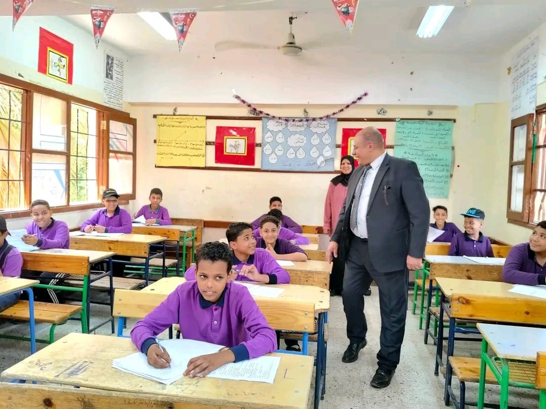 خلال جولة.. تعليم قنا: إحالة مدرسة للتحقيق.. تفاصيل 1 وكيل تعليم قنا