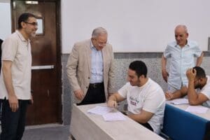 خلال جولة.. نائب رئيس جامعة حلوان وأمين عام الجامعة الأهلية يتابعان سير الامتحانات 3 خلال جولة.. نائب رئيس جامعة حلوان وأمين عام الجامعة الأهلية يتابعان سير الامتحانات