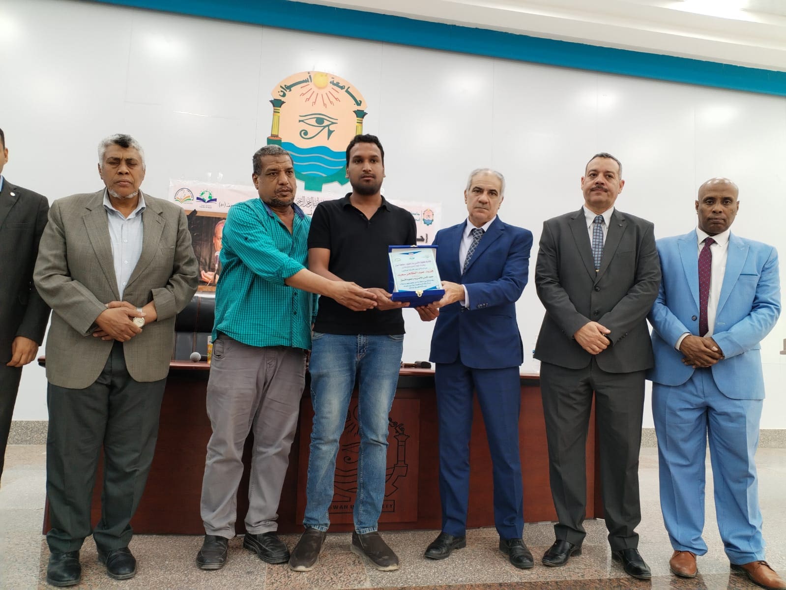 حفل تأبين مؤثر للدكتور فريد عبد الظاهر بجامعة أسوان