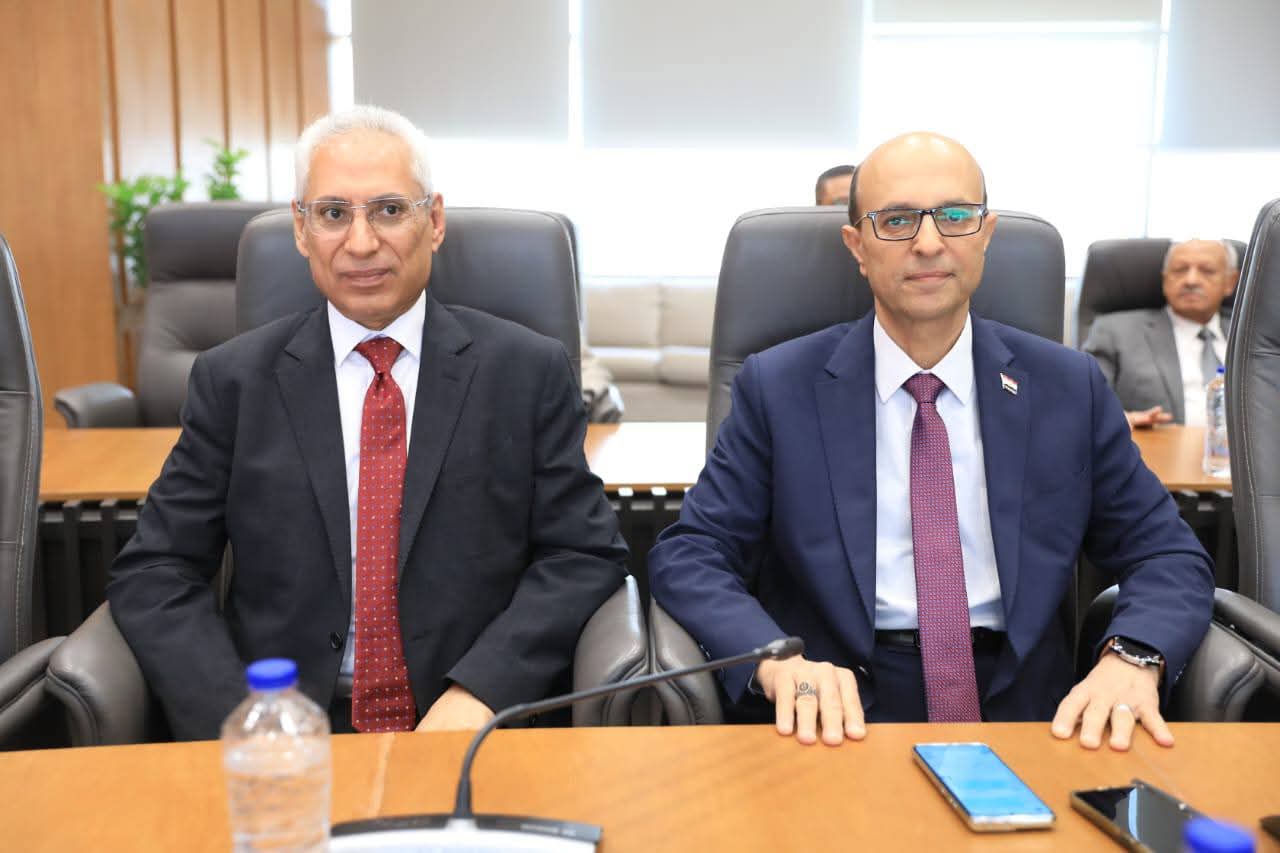 IMG 20250528 WA0003 برئاسة وزير التعليم العالي .. رئيس جامعة أسيوط يشارك في اجتماع مجلس الجامعات الأهلية موقع في الجامعة