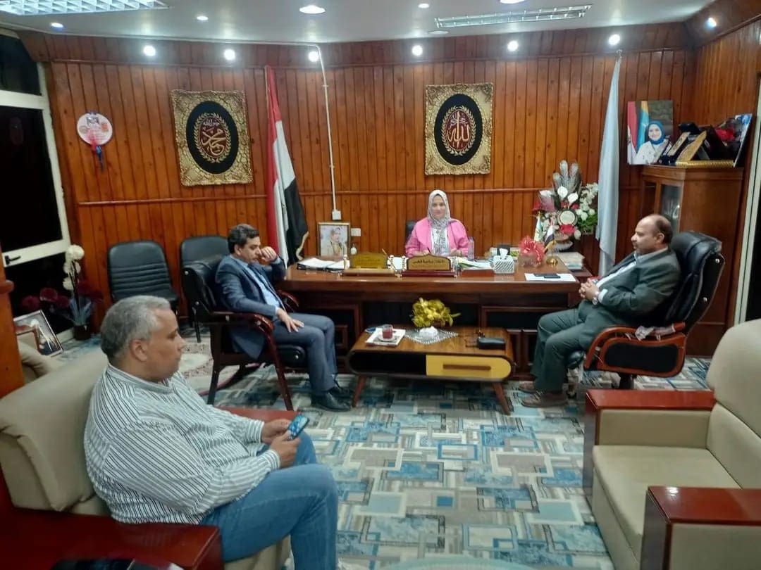 مدير تعليم مطروح تشيد بنجاح منظومة المراجعات النهائية لطلاب الشهادة الثانوية  