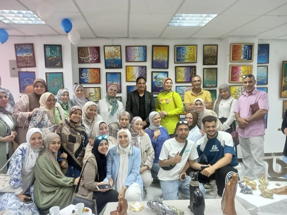 IMG 0158 المنوفية عميد كلية التربية النوعية بجامعة المنوفية يفتتح عدة معارض لقسم التربية الفنية موقع في الجامعة