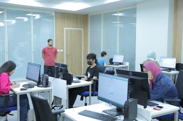 قائمة بالكليات المتاحة لطلاب الثانوية العامة الشعبة الأدبية 2025 1 علمي رياضة يدخل كليات إيه؟.. أهم الكليات لطلاب الثانوية 2025