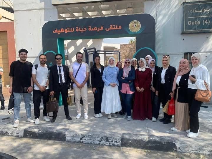 IMG 0889 جامعة أسوان المركز الجامعي للتطوير المهني بجامعة المنوفية وخريجي الجامعة يشاركون في فعاليات ملتقى التوظيف "فرصة حياة" موقع في الجامعة