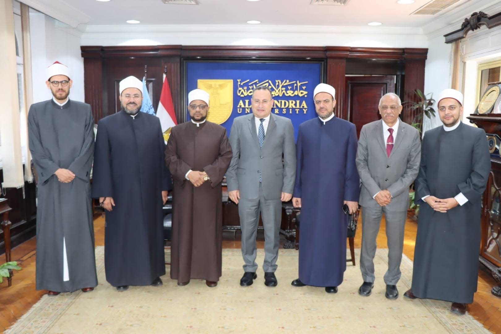 رئيس جامعة الإسكندرية يستقبل الأمين العام لمجمع البحوث الإسلامية 1 IMG 9284 جامعة الإسكندرية رئيس جامعة الإسكندرية يستقبل الأمين العام لمجمع البحوث الإسلامية موقع في الجامعة