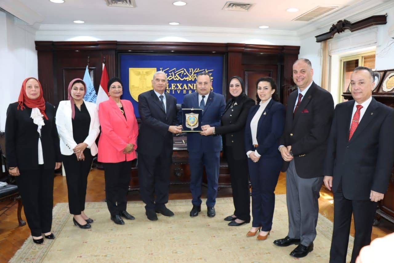 IMG 9471 رئيس جامعة الإسكندرية يستقبل وفد المجلس القومي للمرأة موقع في الجامعة