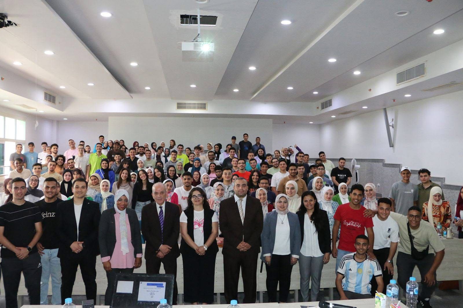 IMG 9873 حلوان الأهلية كلية العلوم الإنسانية والتجارة بجامعة حلوان الأهلية تنظم ورشة عمل حول إدارة الذات موقع في الجامعة