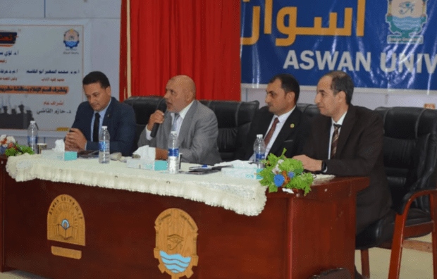 رئيس جامعة أسوان يفتتح معرض الإنتاج الإعلامي ويكرم لجنة تحكيم مشروعات التخرج 1 رئيس جامعة أسوان يكرم لجنة تحكيم مشروعات التخرج