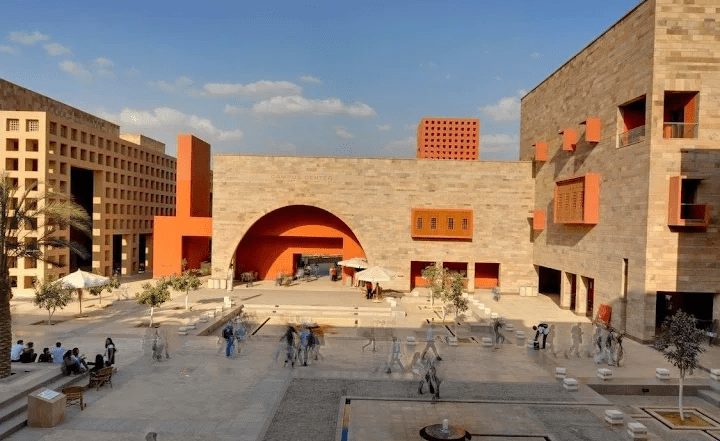 لطلاب الثانوية العامة .. كل ما تريد معرفته عن مصروفات وشروط القبول وكليات الجامعة الأمريكية بمصر 1 الجامعة الأمريكية بالقاهرة