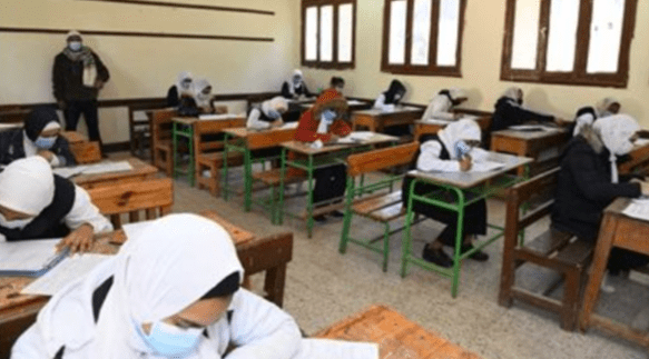 تسريب أسئلة امتحانات الإعدادية يشعل الجدل في عدد من المحافظات 5 طلاب الثانوية العامة