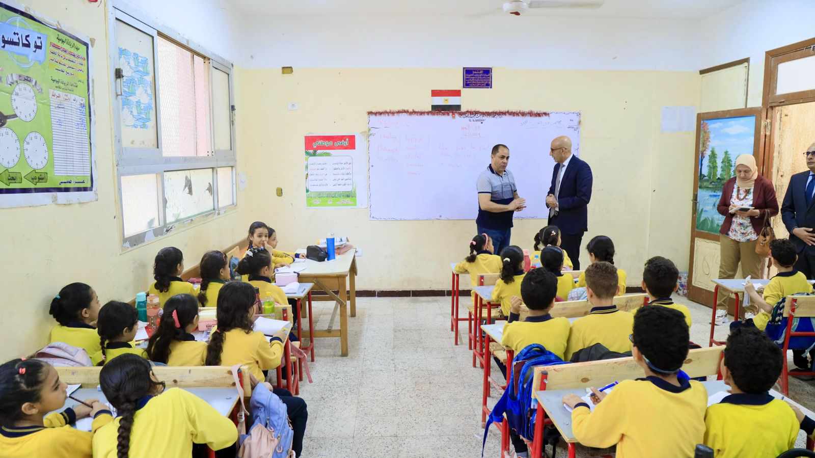 أبرزها الاطمئنان على الطلاب ومصافحتهم.. 10 صور ترصد نشاط وزير التعليم خلال جولته