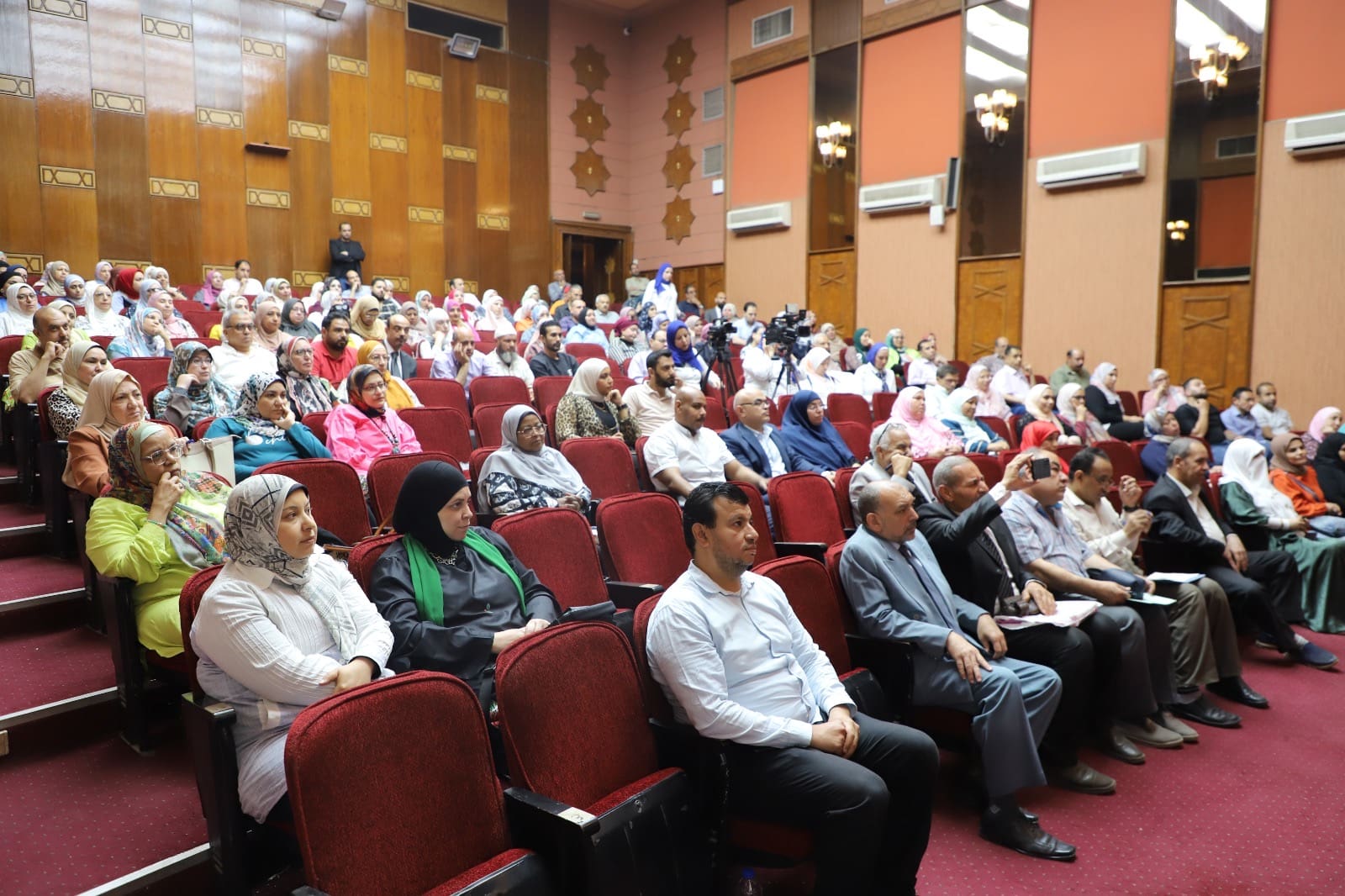 ورشة عمل بالمركز القومى للبحوث حول توظيف الذكاء الاصطناعي في العمل الإداري والبحث العلمي 1 aac5062b b789 450a a396 e0a6bd75fa33 المركز ورشة عمل بالمركز القومى للبحوث حول توظيف الذكاء الاصطناعي في العمل الإداري والبحث العلمي موقع في الجامعة
