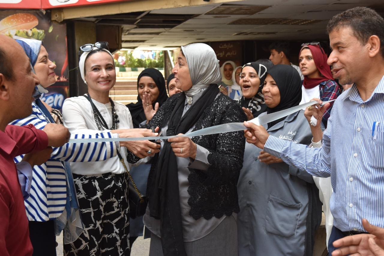 ea995e72 aa1d 459b 8617 83d722b776f1 جامعة المنصورة كلية الإعلام جامعة القاهرة تنظم المعرض الخيرى السنوى للملابس موقع في الجامعة