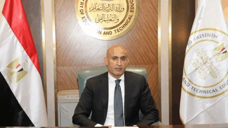 وزير التعليم يتابع انطلاق امتحان العربى للثانوية العامة من غرفة العمليات 15 1200px Mohamed Abdel Latif Minister.webp الشهادة وزير التعليم يتابع انطلاق امتحان العربى للثانوية العامة من غرفة العمليات موقع في الجامعة