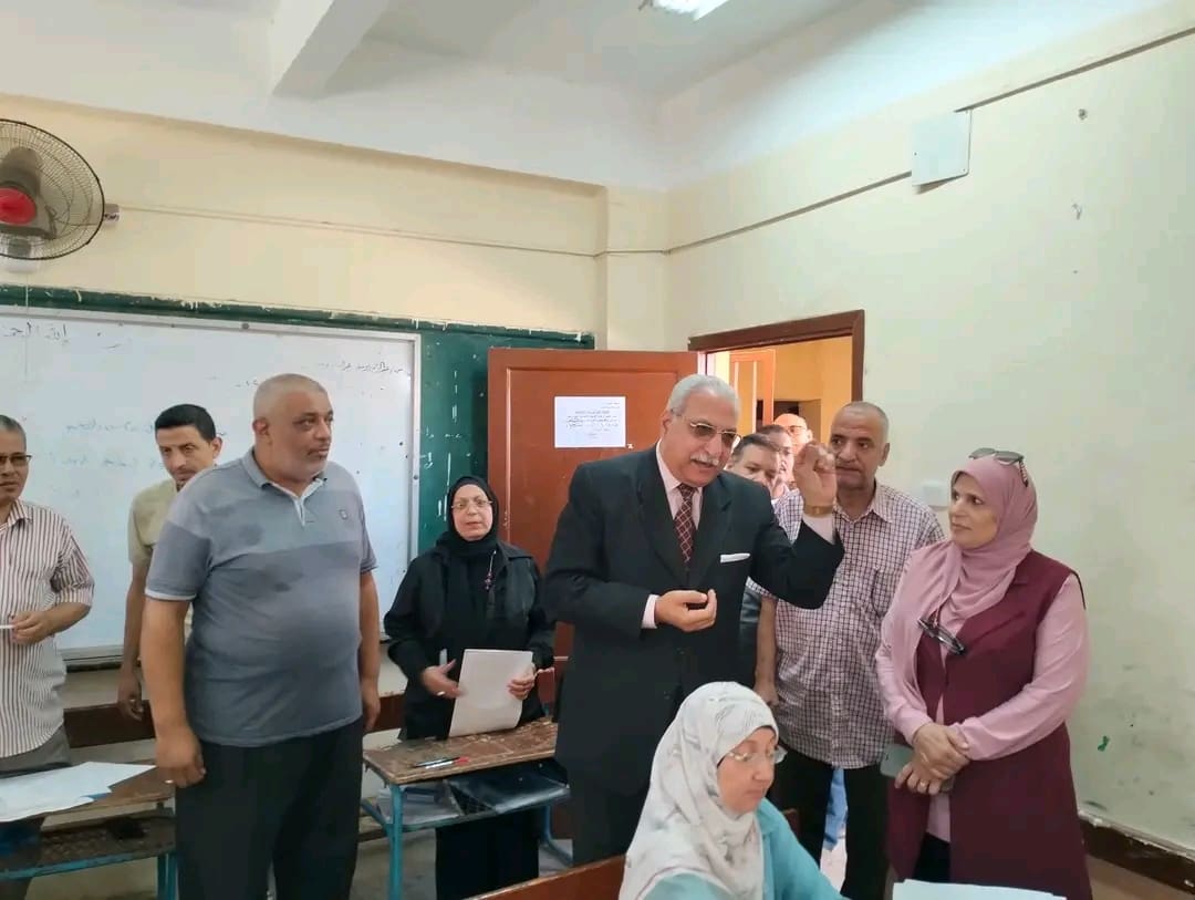 1749630567817 التعليم مدير تعليم القليوبية يتفقد كنترول الإعدادية العامة.. ويشدد بتحري الدقة فى أعمال التصحيح موقع في الجامعة