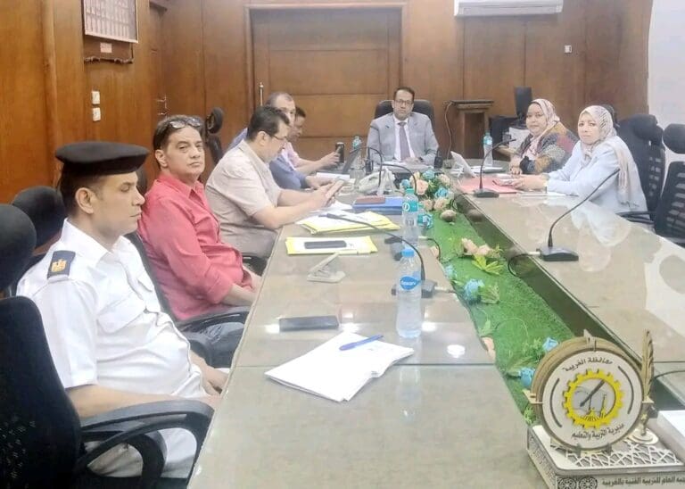 هدوء والتزام في لجان الغربية.. وكيل الوزارة يتابع امتحانات الثانوية العامة من غرفة العمليات 5 1750579354831 الشهادة هدوء والتزام في لجان الغربية.. وكيل الوزارة يتابع امتحانات الثانوية العامة من غرفة العمليات موقع في الجامعة