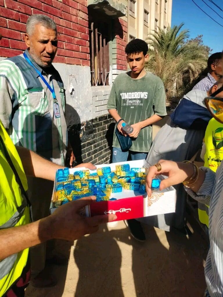 ورود وشيكولاتة.. تعليم الفيوم ترسم البهجة على وجوه الطلاب أثناء الامتحانات 3 1750933419302 محافظ ورود وشيكولاتة.. تعليم الفيوم ترسم البهجة على وجوه الطلاب أثناء الامتحانات موقع في الجامعة