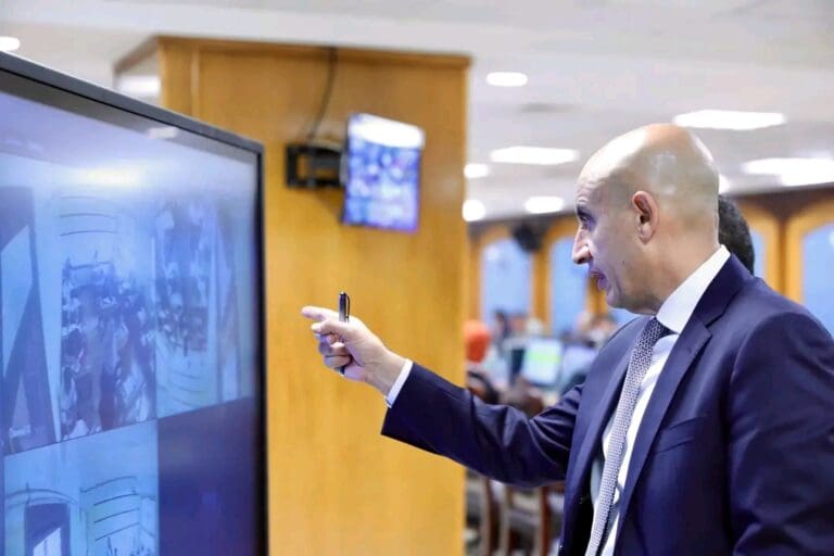 غرف عمليات وكاميرات.. "التعليم" تتابع امتحانات الثانوية لحظة بلحظة 5 1750934654574 محافظ غرف عمليات وكاميرات.. "التعليم" تتابع امتحانات الثانوية لحظة بلحظة موقع في الجامعة