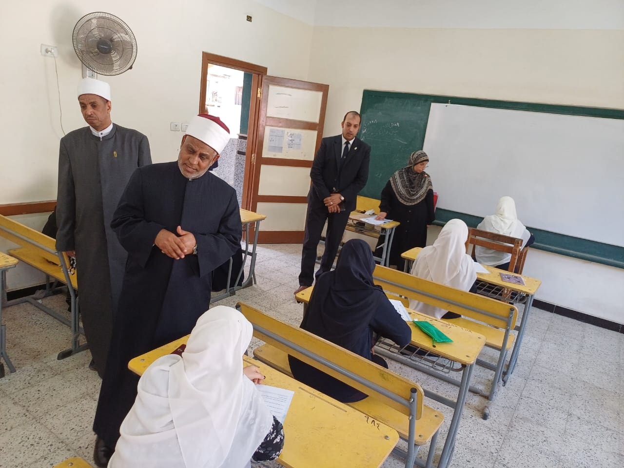 1c3718a0 9d5b 407a bc25 6850b8bd5976 الثانوية الأزهرية قطاع المعاهد عن أسئلة الصرف للثانوية الأزهرية : في مستوى الطالب المتوسط موقع في الجامعة