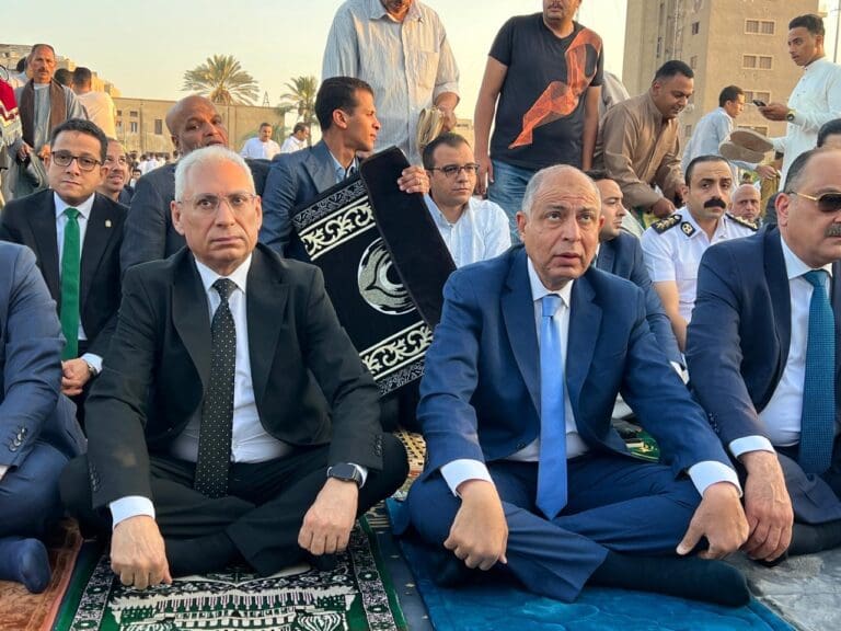 بحضور محافظ المنيا والقيادات التنفيذية والشعبية: رئيس جامعة المنيا يؤدي صلاة عيد الأضحي بساحة مدرسة الفريق صفي الدين ابو شناف 16 4e9e0de2 bc2b 4acd a7e8 a51222c637bf وزير الشباب والرياضة بحضور محافظ المنيا والقيادات التنفيذية والشعبية: رئيس جامعة المنيا يؤدي صلاة عيد الأضحي بساحة مدرسة الفريق صفي الدين ابو شناف موقع في الجامعة