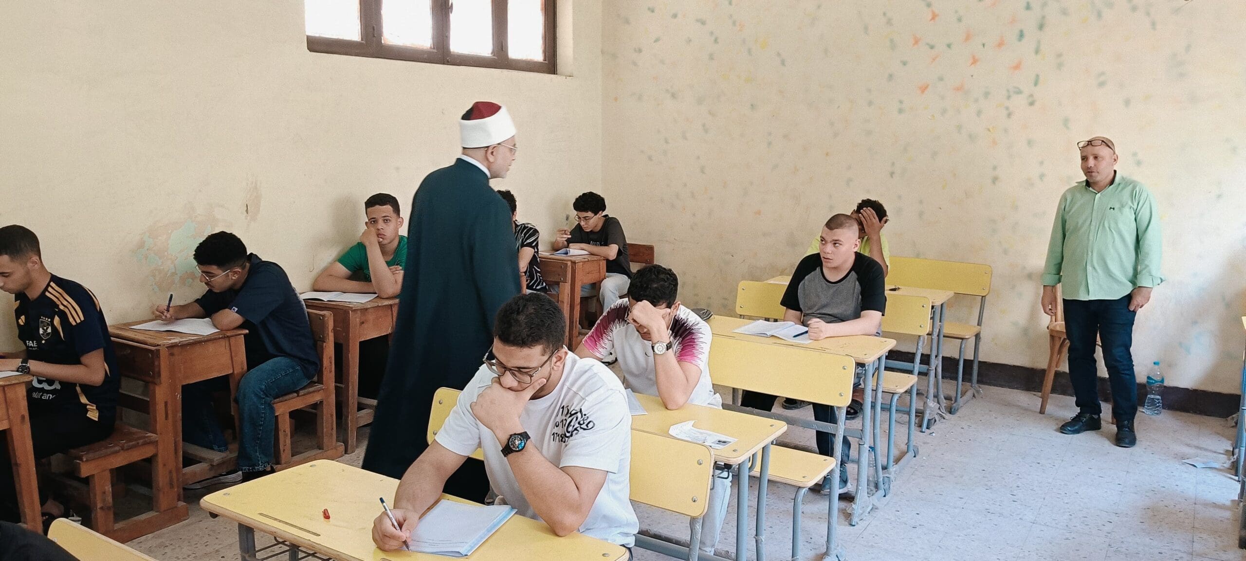 رئيس جامعة الأزهر يوجه بضرورة توفير سبل الراحة للطلاب داخل لجان الثانوية الأزهرية - صور 1 72218408 8921 4215 9185 ff54d60f99bc scaled الثانوية الأزهرية رئيس جامعة الأزهر يوجه بضرورة توفير سبل الراحة للطلاب داخل لجان الثانوية الأزهرية - صور موقع في الجامعة