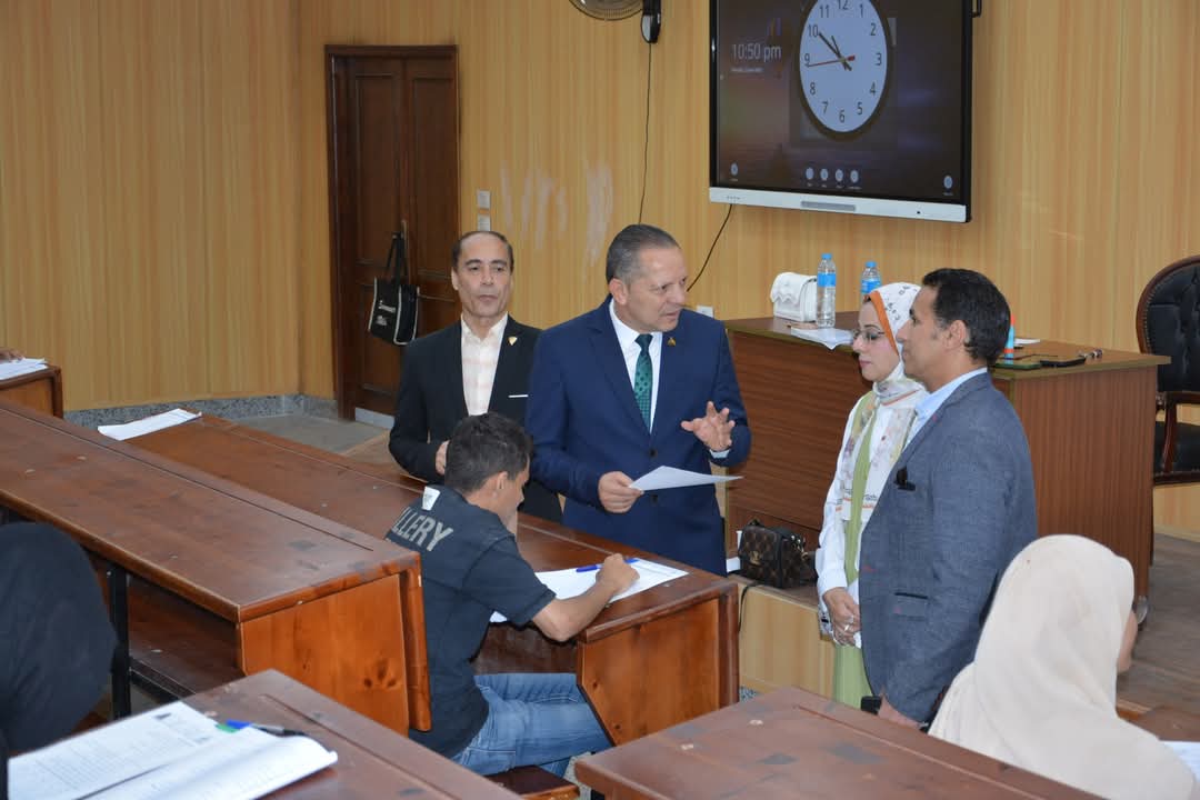 FB IMG 1748945431012 الثانوية العامة جولة تفقدية لرئيس جامعة دمياط تطمئن على سير امتحانات كلية الآثار موقع في الجامعة