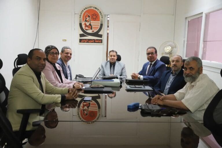 "تحالف وتنمية".. جامعة جنوب الوادي تقود الابتكار من أجل تنمية جنوب الصعيد 3 FB IMG 1749021453394 طلاب "تحالف وتنمية".. جامعة جنوب الوادي تقود الابتكار من أجل تنمية جنوب الصعيد موقع في الجامعة