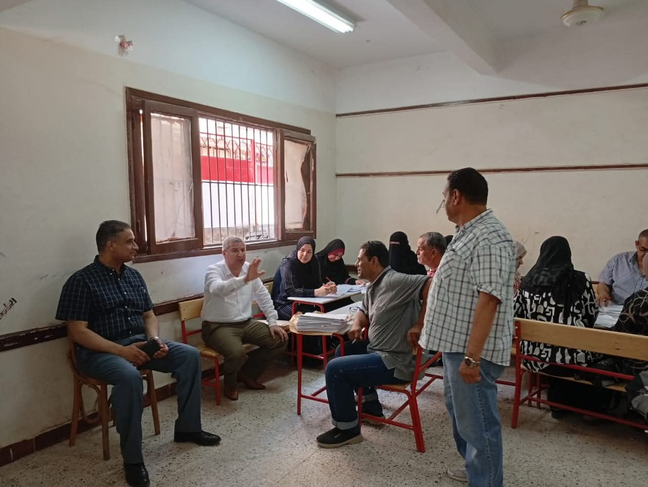 وكيل تعليم الشرقية يتفقد أعمال تصحيح الشهادة الإعدادية
