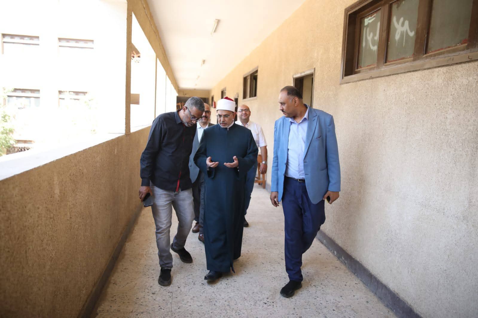 رئيس جامعة الأزهر يتفقد امتحانات الثانوية الأزهرية بمعهد الدكتور طلعت السيد بمدينة نصر 1 FB IMG 1749988236057 رئيس رئيس جامعة الأزهر يتفقد امتحانات الثانوية الأزهرية بمعهد الدكتور طلعت السيد بمدينة نصر موقع في الجامعة