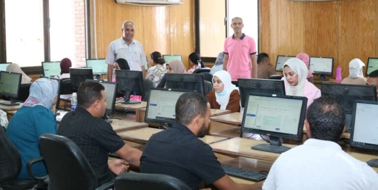 117 باحثًا يخضعون لاختبارات شهادة التحول الرقمي في جامعة جنوب الوادي 18 FB IMG 1750070983521 الوادي الجديد 117 باحثًا يخضعون لاختبارات شهادة التحول الرقمي في جامعة جنوب الوادي موقع في الجامعة