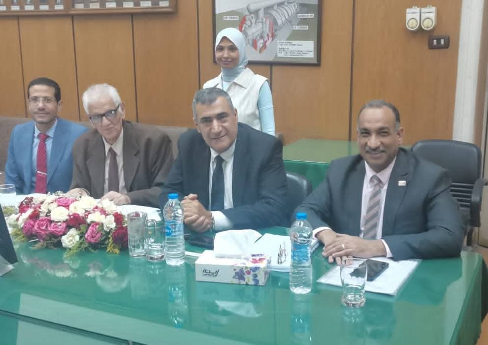 رئيس جامعة طيبة يشارك بلجنة مناقشة ماجستير بهندسة القاهرة حول أنظمة التأريض الطبية 1 رئيس جامعة طيبة يشارك بلجنة مناقشة ماجستير بهندسة القاهرة