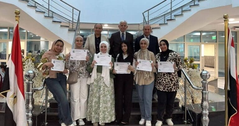 جامعة الزقازيق الأهلية تكرم طلابها المتميزين في الأنشطة الأكاديمية ببرنامج الصيدلة الإكلينيكية 5 FB IMG 1750402793848 جامعة جامعة الزقازيق الأهلية تكرم طلابها المتميزين في الأنشطة الأكاديمية ببرنامج الصيدلة الإكلينيكية موقع في الجامعة