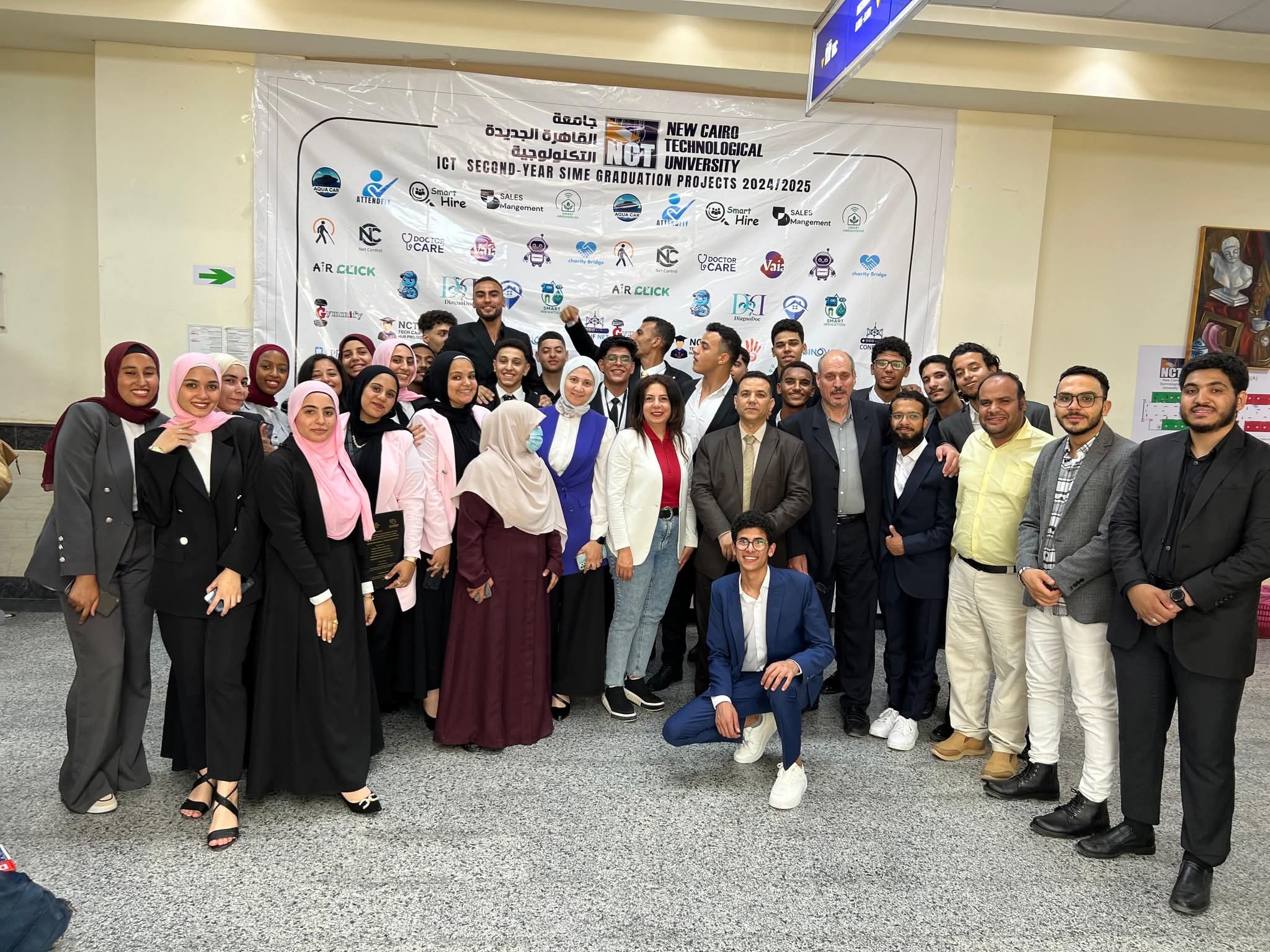 FB IMG 1750589220535 طلاب جامعة القاهرة الجديدة التكنولوجية تواصل مناقشات مشروعات Capstone لطلاب ICT موقع في الجامعة